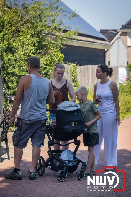 Rookpluimen, paling en zomerse gezelligheid kleuren Noordeinde tijdens rookwedstrijd 2026. - &copy; NWVFoto.nl
