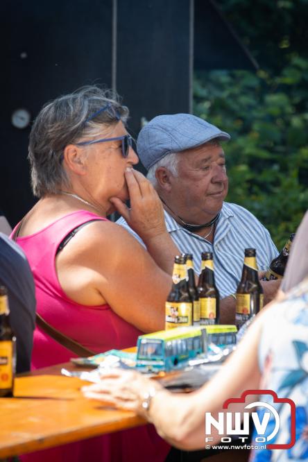 Rookpluimen, paling en zomerse gezelligheid kleuren Noordeinde tijdens rookwedstrijd 2026. - &copy; NWVFoto.nl