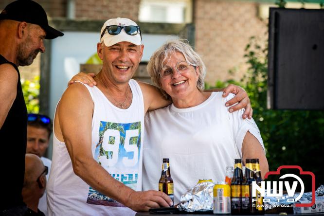 Rookpluimen, paling en zomerse gezelligheid kleuren Noordeinde tijdens rookwedstrijd 2026. - &copy; NWVFoto.nl