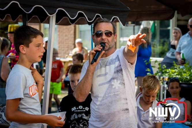 Rookpluimen, paling en zomerse gezelligheid kleuren Noordeinde tijdens rookwedstrijd 2026. - &copy; NWVFoto.nl
