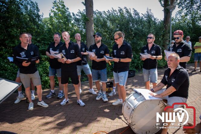 Rookpluimen, paling en zomerse gezelligheid kleuren Noordeinde tijdens rookwedstrijd 2026. - &copy; NWVFoto.nl