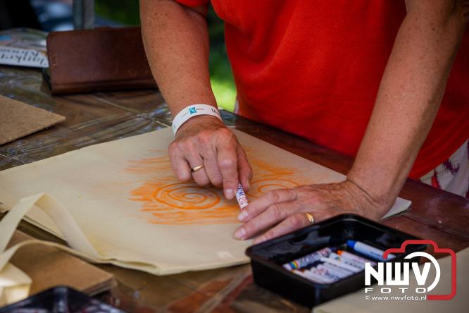 Ierse sfeer, muziek en gezelligheid vullen de Kloostertuin van Elburg. - &copy; NWVFoto.nl
