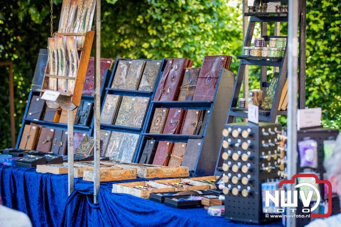 Ierse sfeer, muziek en gezelligheid vullen de Kloostertuin van Elburg. - &copy; NWVFoto.nl