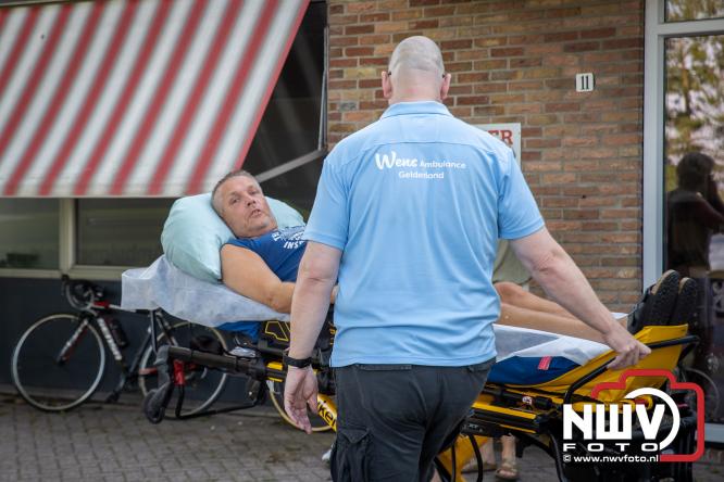 300 kilometer voor het goede doel: Esther en Benjamin fietsen €9.000 bijeen voor de Gelderse Wensambulance - &copy; NWVFoto.nl