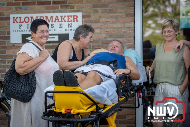 300 kilometer voor het goede doel: Esther en Benjamin fietsen €9.000 bijeen voor de Gelderse Wensambulance - &copy; NWVFoto.nl
