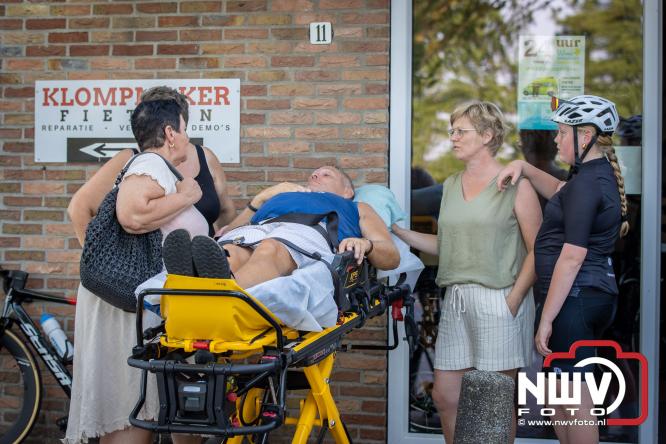 300 kilometer voor het goede doel: Esther en Benjamin fietsen €9.000 bijeen voor de Gelderse Wensambulance - &copy; NWVFoto.nl