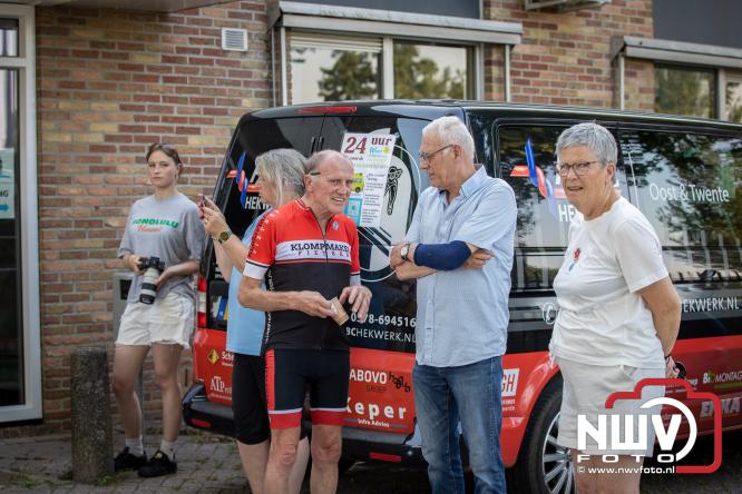 300 kilometer voor het goede doel: Esther en Benjamin fietsen €9.000 bijeen voor de Gelderse Wensambulance - &copy; NWVFoto.nl