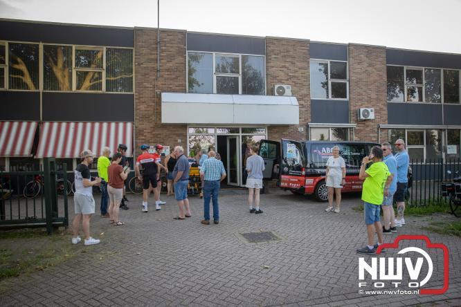 300 kilometer voor het goede doel: Esther en Benjamin fietsen €9.000 bijeen voor de Gelderse Wensambulance - &copy; NWVFoto.nl
