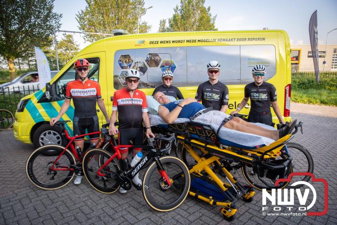 300 kilometer voor het goede doel: Esther en Benjamin fietsen €9.000 bijeen voor de Gelderse Wensambulance - &copy; NWVFoto.nl