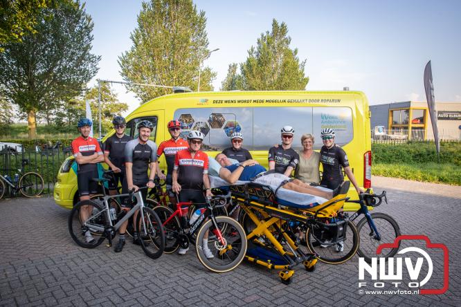 300 kilometer voor het goede doel: Esther en Benjamin fietsen €9.000 bijeen voor de Gelderse Wensambulance - &copy; NWVFoto.nl