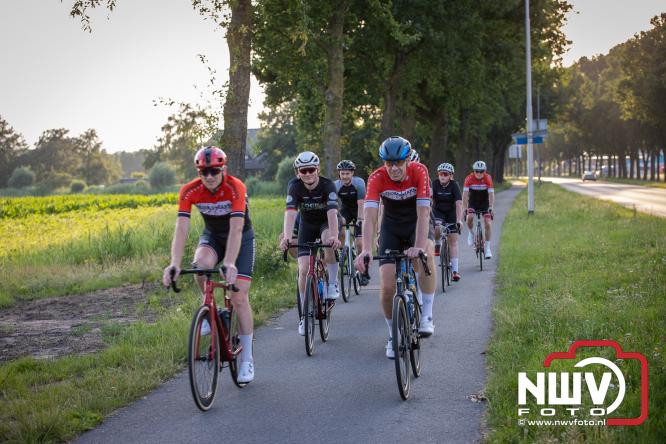 300 kilometer voor het goede doel: Esther en Benjamin fietsen €9.000 bijeen voor de Gelderse Wensambulance - &copy; NWVFoto.nl