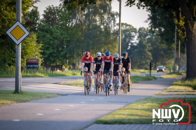 300 kilometer voor het goede doel: Esther en Benjamin fietsen €9.000 bijeen voor de Gelderse Wensambulance - &copy; NWVFoto.nl