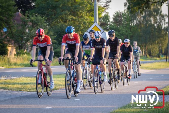 300 kilometer voor het goede doel: Esther en Benjamin fietsen €9.000 bijeen voor de Gelderse Wensambulance - &copy; NWVFoto.nl