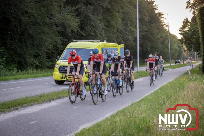 300 kilometer voor het goede doel: Esther en Benjamin fietsen €9.000 bijeen voor de Gelderse Wensambulance - &copy; NWVFoto.nl