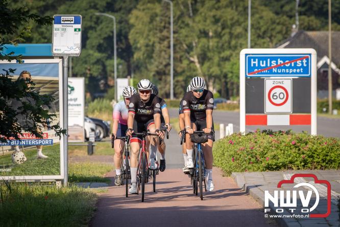 300 kilometer voor het goede doel: Esther en Benjamin fietsen €9.000 bijeen voor de Gelderse Wensambulance - &copy; NWVFoto.nl