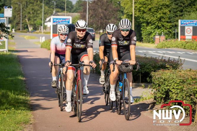 300 kilometer voor het goede doel: Esther en Benjamin fietsen €9.000 bijeen voor de Gelderse Wensambulance - &copy; NWVFoto.nl