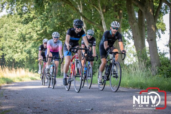 300 kilometer voor het goede doel: Esther en Benjamin fietsen €9.000 bijeen voor de Gelderse Wensambulance - &copy; NWVFoto.nl