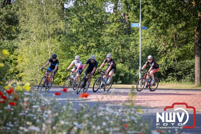 300 kilometer voor het goede doel: Esther en Benjamin fietsen €9.000 bijeen voor de Gelderse Wensambulance - &copy; NWVFoto.nl