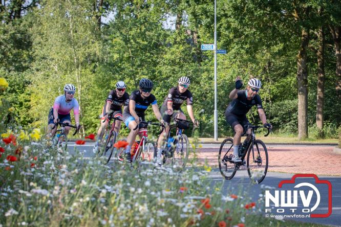 300 kilometer voor het goede doel: Esther en Benjamin fietsen €9.000 bijeen voor de Gelderse Wensambulance - &copy; NWVFoto.nl