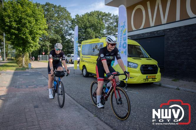 300 kilometer voor het goede doel: Esther en Benjamin fietsen €9.000 bijeen voor de Gelderse Wensambulance - &copy; NWVFoto.nl