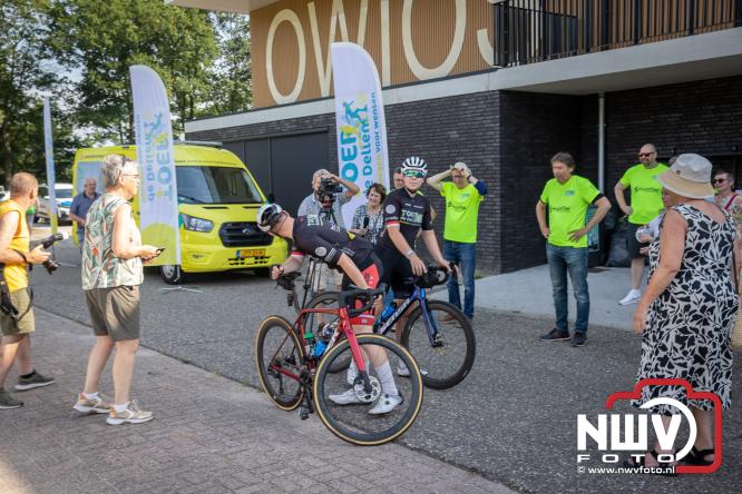 300 kilometer voor het goede doel: Esther en Benjamin fietsen €9.000 bijeen voor de Gelderse Wensambulance - &copy; NWVFoto.nl