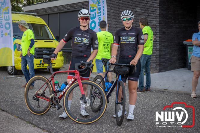 300 kilometer voor het goede doel: Esther en Benjamin fietsen €9.000 bijeen voor de Gelderse Wensambulance - &copy; NWVFoto.nl