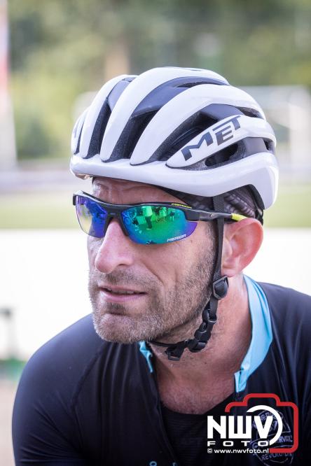 300 kilometer voor het goede doel: Esther en Benjamin fietsen €9.000 bijeen voor de Gelderse Wensambulance - &copy; NWVFoto.nl