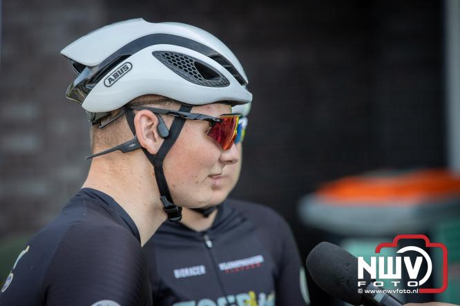 300 kilometer voor het goede doel: Esther en Benjamin fietsen €9.000 bijeen voor de Gelderse Wensambulance - &copy; NWVFoto.nl