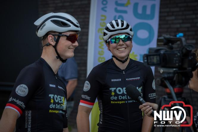 300 kilometer voor het goede doel: Esther en Benjamin fietsen €9.000 bijeen voor de Gelderse Wensambulance - &copy; NWVFoto.nl