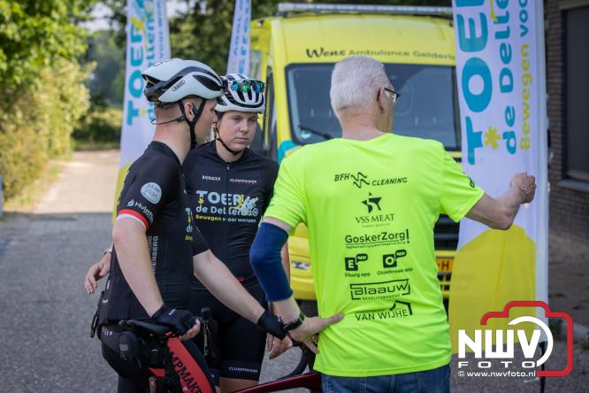 300 kilometer voor het goede doel: Esther en Benjamin fietsen €9.000 bijeen voor de Gelderse Wensambulance - &copy; NWVFoto.nl