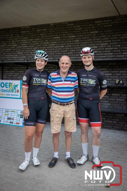 300 kilometer voor het goede doel: Esther en Benjamin fietsen €9.000 bijeen voor de Gelderse Wensambulance - &copy; NWVFoto.nl