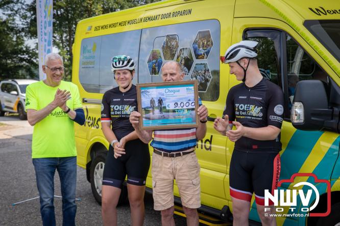 300 kilometer voor het goede doel: Esther en Benjamin fietsen €9.000 bijeen voor de Gelderse Wensambulance - &copy; NWVFoto.nl