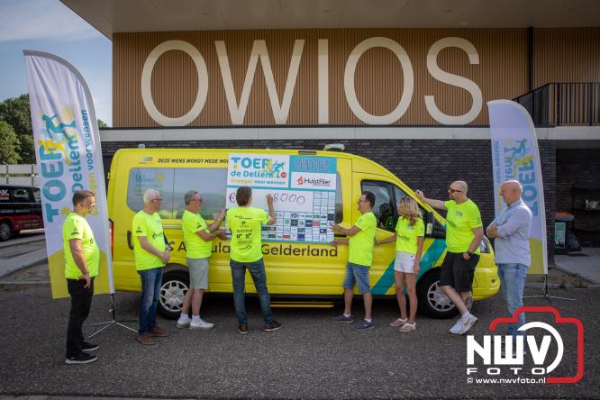 300 kilometer voor het goede doel: Esther en Benjamin fietsen €9.000 bijeen voor de Gelderse Wensambulance - &copy; NWVFoto.nl