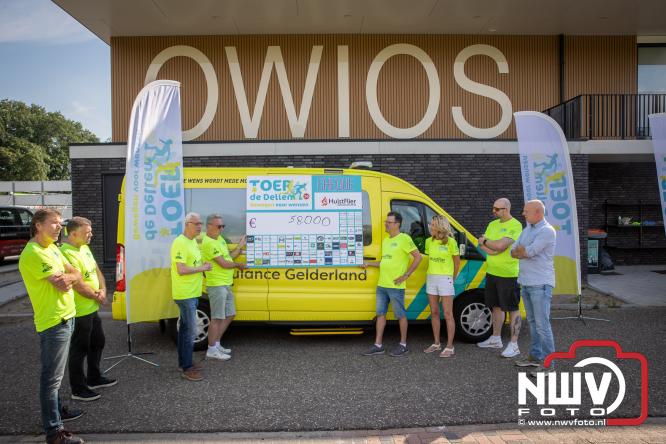 300 kilometer voor het goede doel: Esther en Benjamin fietsen €9.000 bijeen voor de Gelderse Wensambulance - &copy; NWVFoto.nl