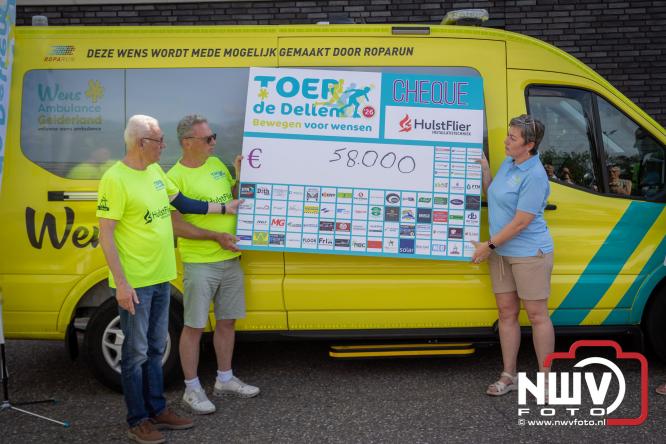 300 kilometer voor het goede doel: Esther en Benjamin fietsen €9.000 bijeen voor de Gelderse Wensambulance - &copy; NWVFoto.nl