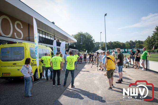 300 kilometer voor het goede doel: Esther en Benjamin fietsen €9.000 bijeen voor de Gelderse Wensambulance - &copy; NWVFoto.nl