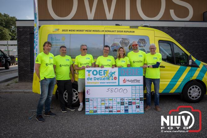 300 kilometer voor het goede doel: Esther en Benjamin fietsen €9.000 bijeen voor de Gelderse Wensambulance - &copy; NWVFoto.nl