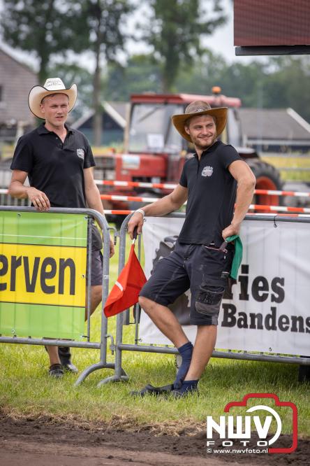 Boerentrekkertrek in Hulshorst trok veel publiek ondanks tropische hitte. - &copy; NWVFoto.nl