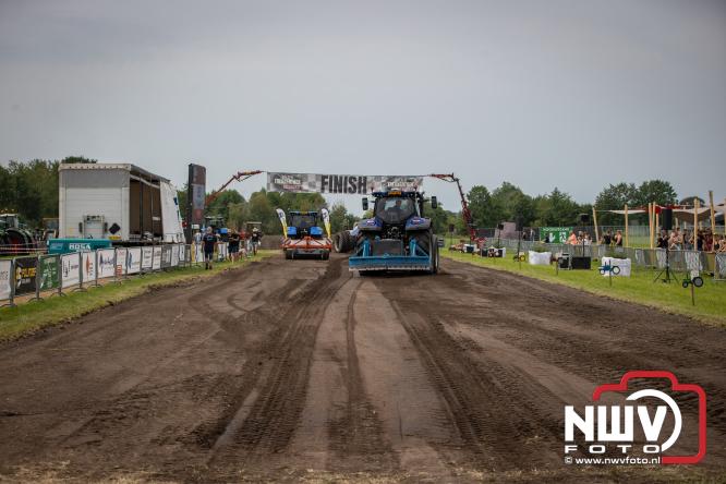 Boerentrekkertrek in Hulshorst trok veel publiek ondanks tropische hitte. - &copy; NWVFoto.nl
