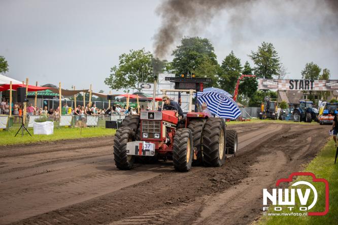 Boerentrekkertrek in Hulshorst trok veel publiek ondanks tropische hitte. - &copy; NWVFoto.nl
