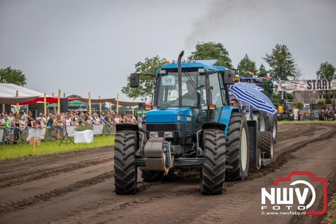Boerentrekkertrek in Hulshorst trok veel publiek ondanks tropische hitte. - &copy; NWVFoto.nl