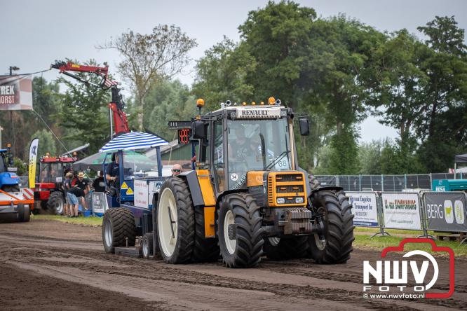 Boerentrekkertrek in Hulshorst trok veel publiek ondanks tropische hitte. - &copy; NWVFoto.nl