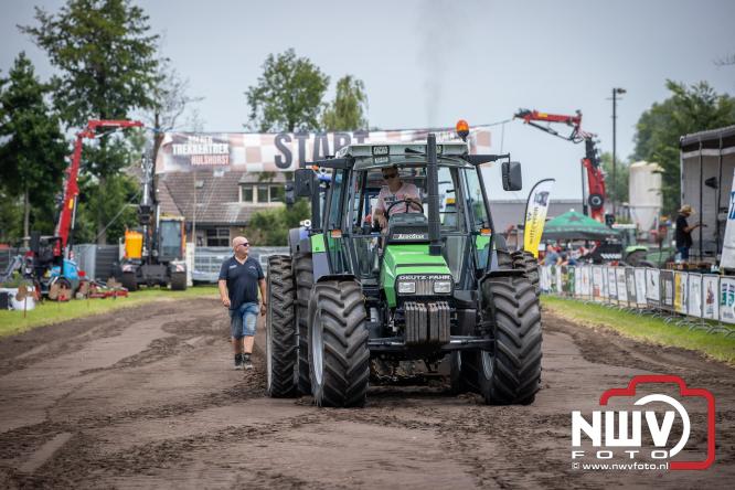 Boerentrekkertrek in Hulshorst trok veel publiek ondanks tropische hitte. - &copy; NWVFoto.nl