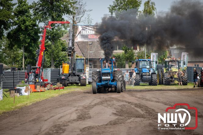Boerentrekkertrek in Hulshorst trok veel publiek ondanks tropische hitte. - &copy; NWVFoto.nl