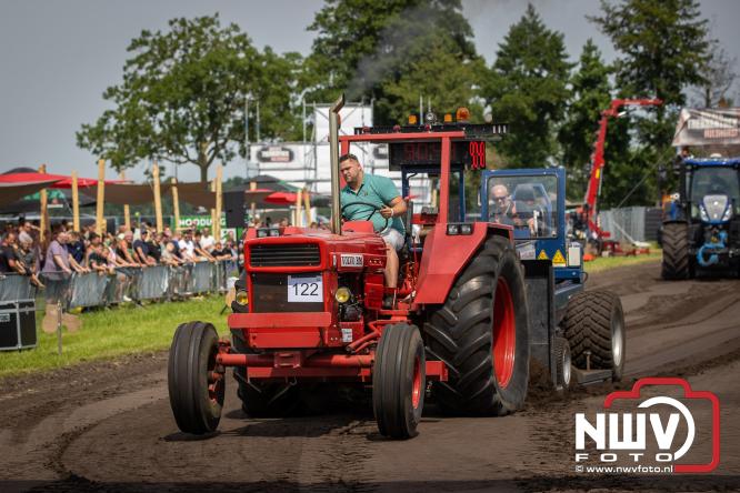 Boerentrekkertrek in Hulshorst trok veel publiek ondanks tropische hitte. - &copy; NWVFoto.nl