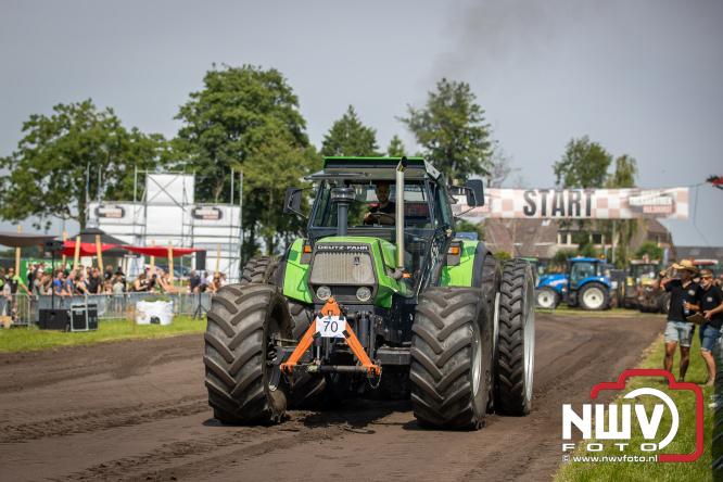 Boerentrekkertrek in Hulshorst trok veel publiek ondanks tropische hitte. - &copy; NWVFoto.nl