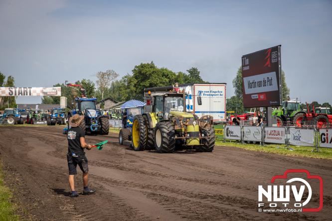 Boerentrekkertrek in Hulshorst trok veel publiek ondanks tropische hitte. - &copy; NWVFoto.nl