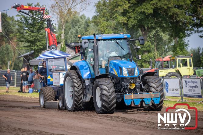 Boerentrekkertrek in Hulshorst trok veel publiek ondanks tropische hitte. - &copy; NWVFoto.nl