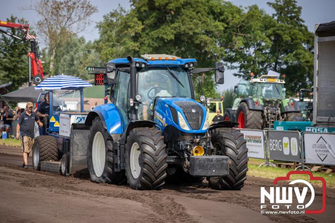 Boerentrekkertrek in Hulshorst trok veel publiek ondanks tropische hitte. - &copy; NWVFoto.nl