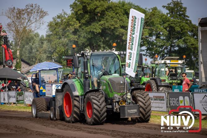 Boerentrekkertrek in Hulshorst trok veel publiek ondanks tropische hitte. - &copy; NWVFoto.nl